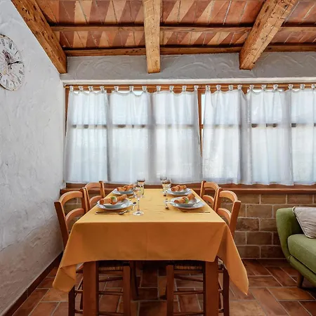 Апартаменты Stunning In With Kitchen *
