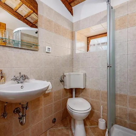 Stunning In With Kitchen Apartment *