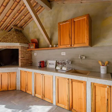 Stunning In With Kitchen Apartment *